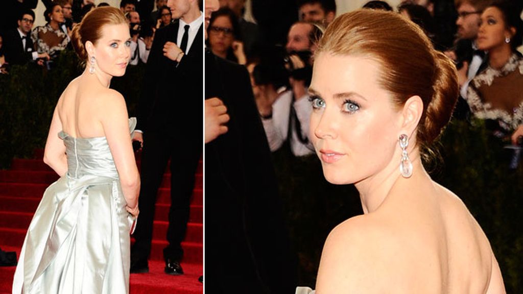 Amy Adams también apostó por un diseño de Oscar de la Renta