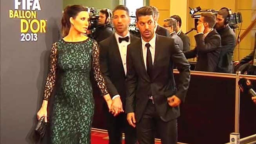 Pilar Rubio y Sergio Ramos, ambos de Carolina Herrera
