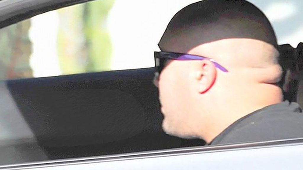 El hijo de Isabel Pantoja, fotografiado en compañía de una chica