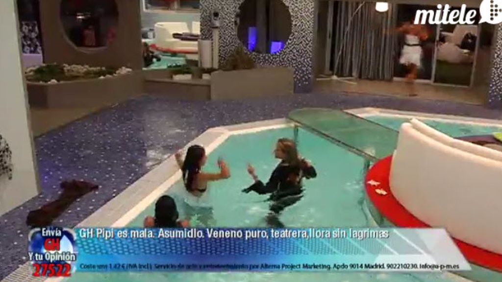 Cristian, de striptease, y las chicas, “al agua, pato”