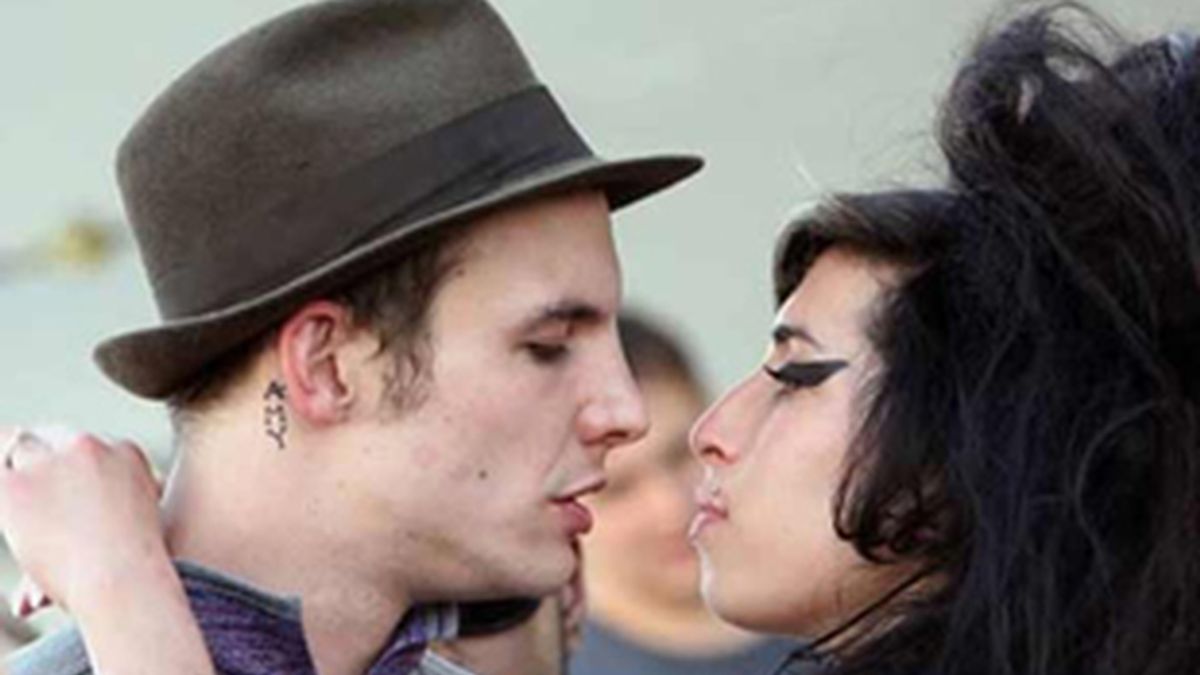Amy Winehouse y Blake Fielder-Civil retoman su relación después de separarse en julio del año pasado. Foto: Archivo
