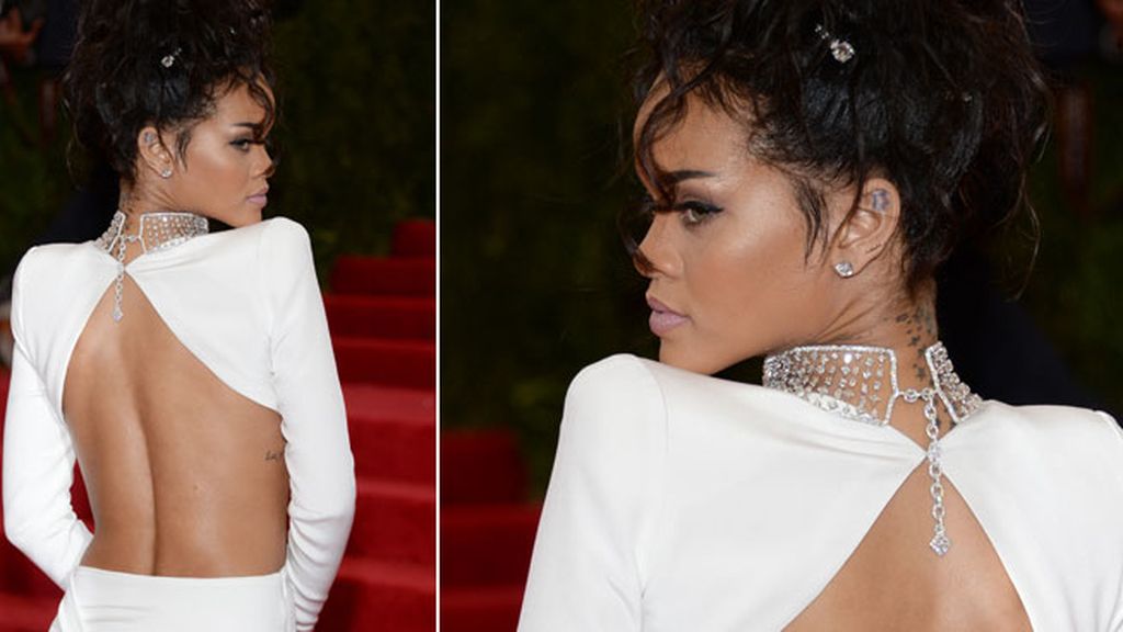 Rihanna lució un Stella McCartney en blanco