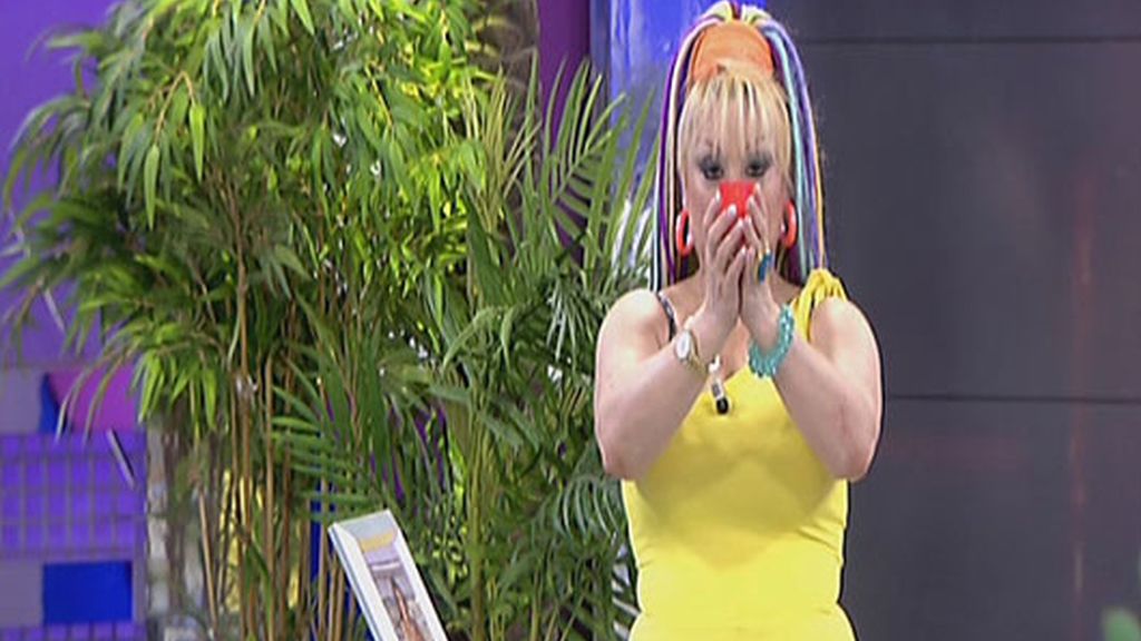 Aramís Fuster simula un exorcismo