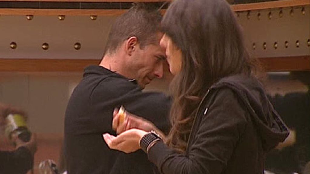 Arturo y Carol, mucho feeling en su primera noche juntos