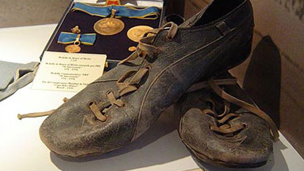 Las 14 botas míticas de la historia de los Mundiales: joma, kronos, puma...