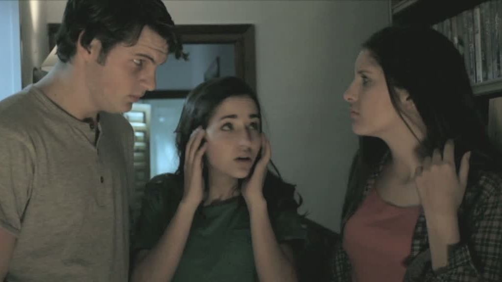 Las chicas obedecieron ciegamente las instrucciones que les dictaba el tablero