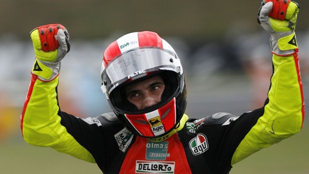 Simoncelli celebra el triunfo en el GP de Japón