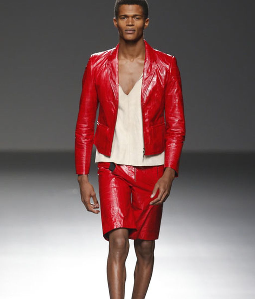 Rojos brillantes y colores de la tierra