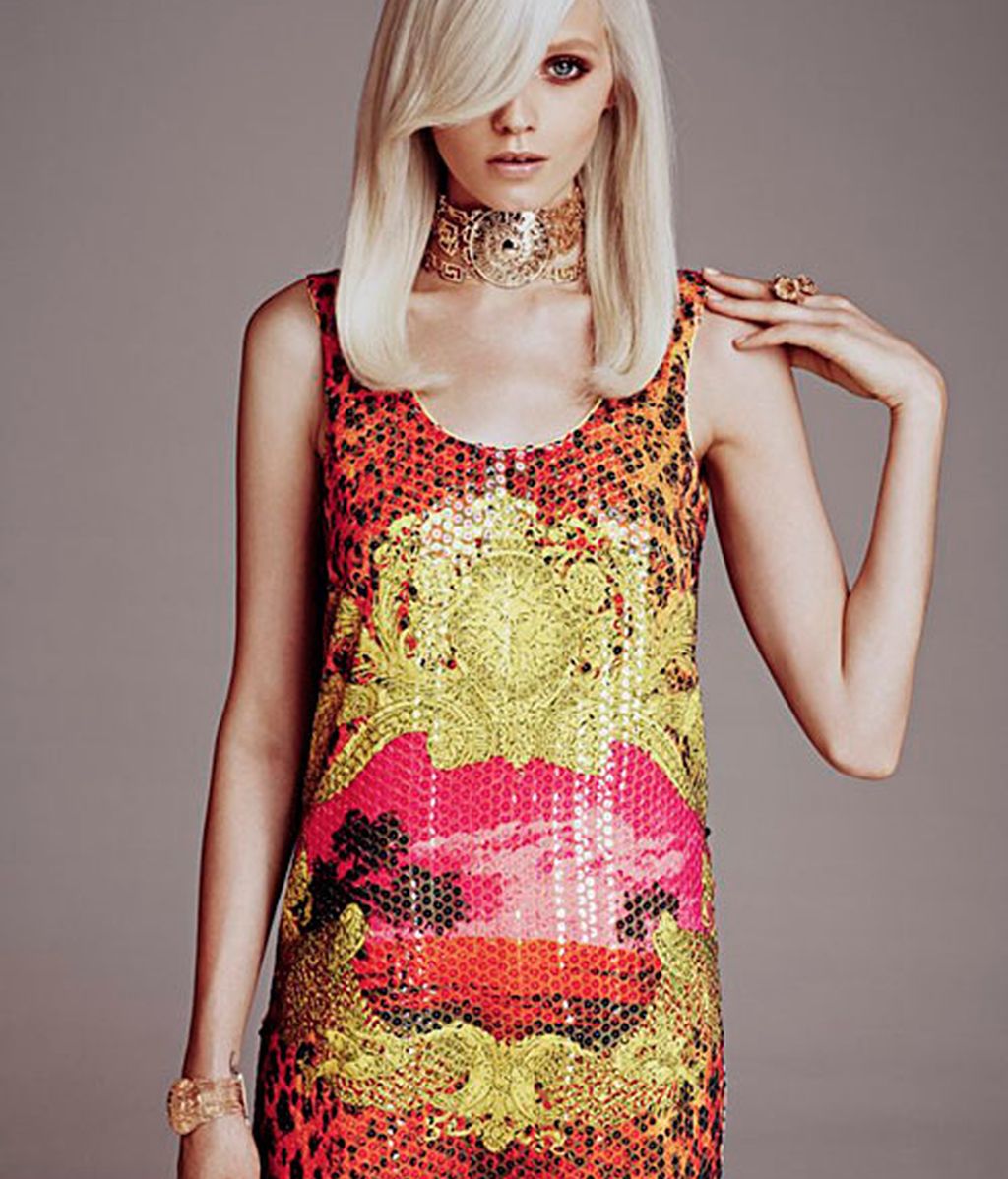 Versace tiende la mano al pueblo: su colección para H&M