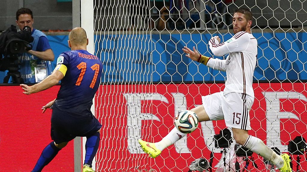 Robben anotó su segundo gol ante un Ramos que nada pudo hacer