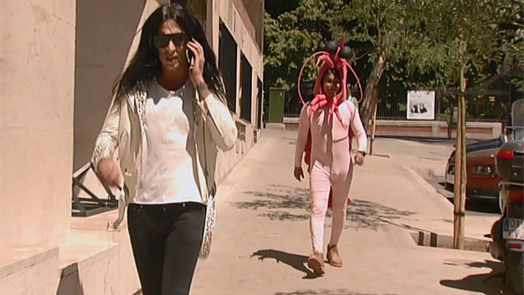 Mario llega a Montepinar para visitar a Lola