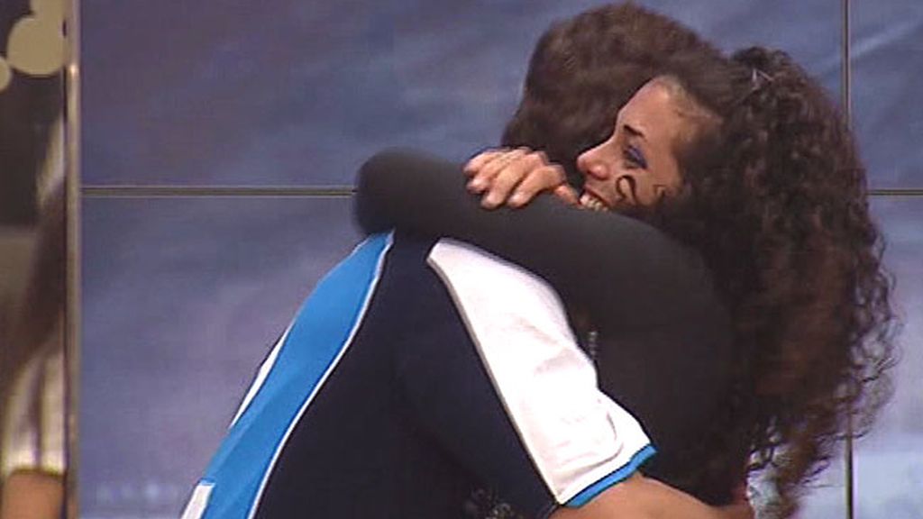 La surfera le da un mensaje a Fael: "No hables de fuera, calla la boca"