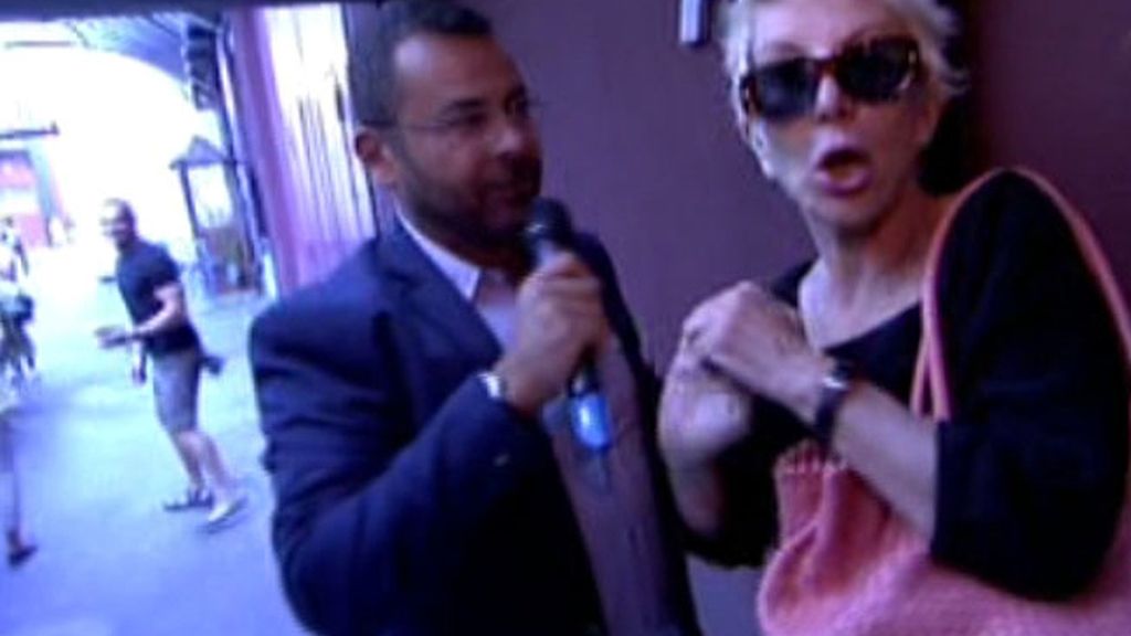 J.J. intercepta a Karmele Marchante