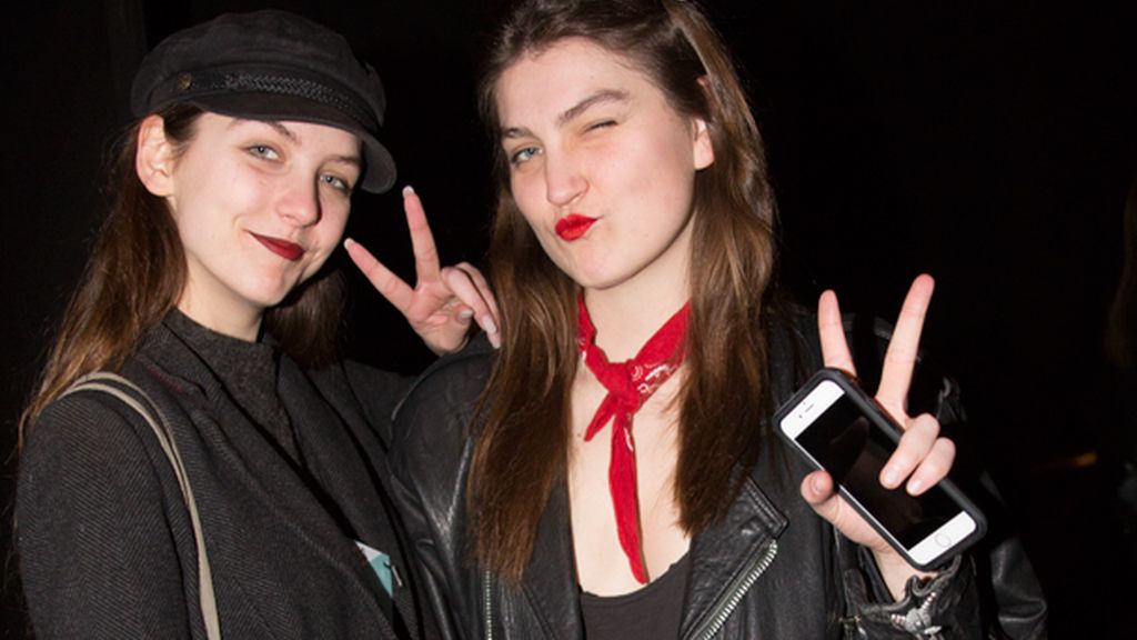 Ambiente en el desfile de ALVARNO