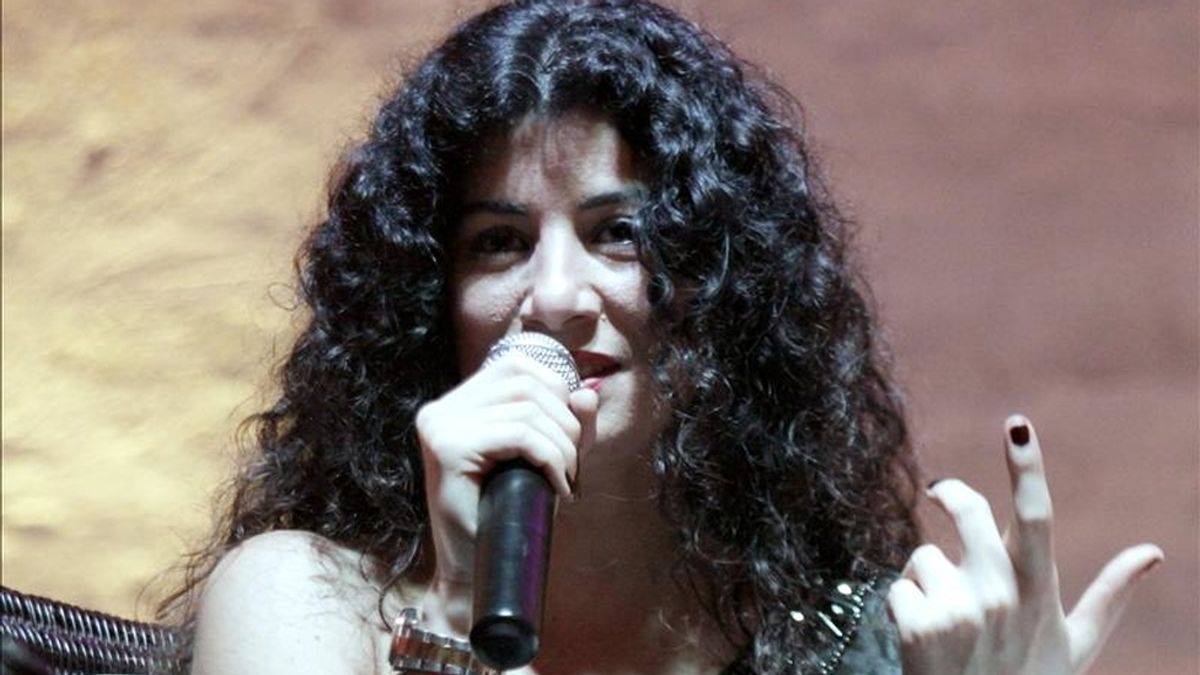 La escritora y poeta libanesa Joumana Haddad interviene durante el segundo día del Hay Festival de Cartagena (Colombia). EFE
