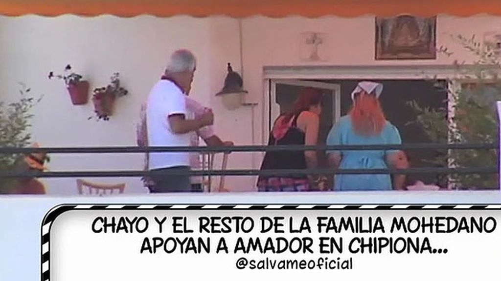 Amador Mohedano reúne a parte de su familia en su casa de Chipiona