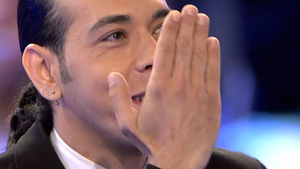 La cantante no puede evitar la emoción tras ver a Fernando