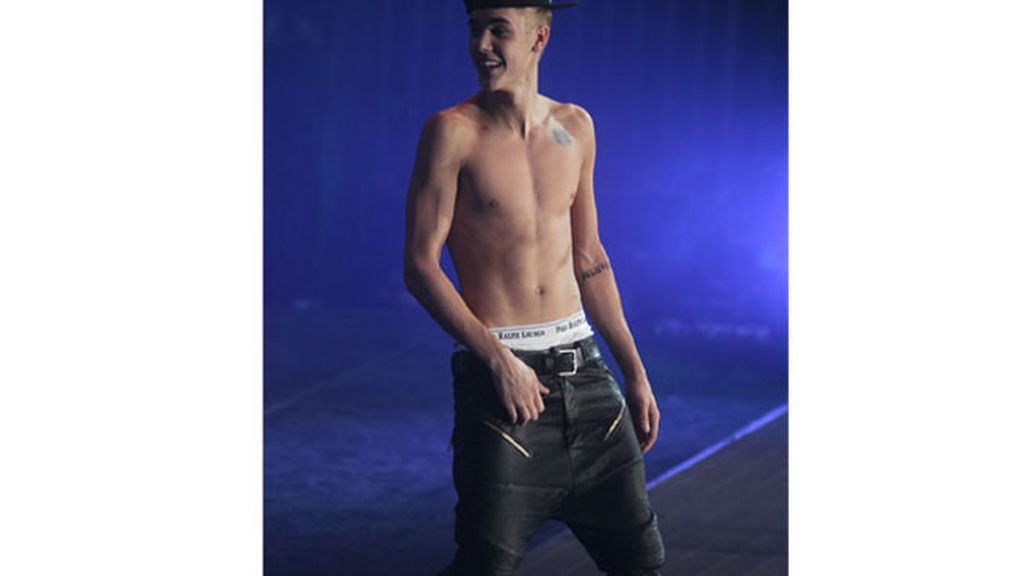 El desnudo de Justin, paso a paso