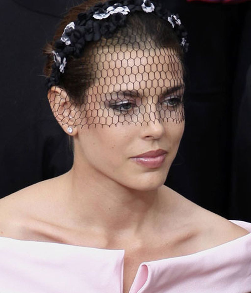 Carlota Casiraghi, con redecilla