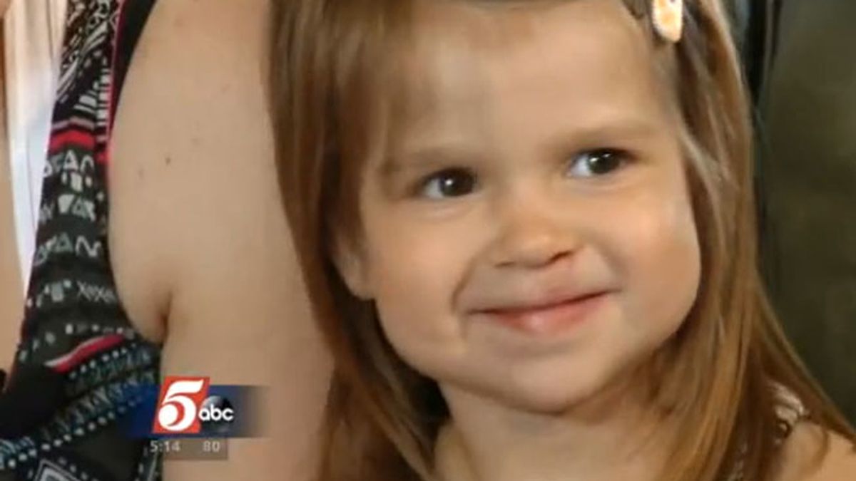 Siri,salva a su madre,Minnesota,Liz Neaton,niña de dos años,