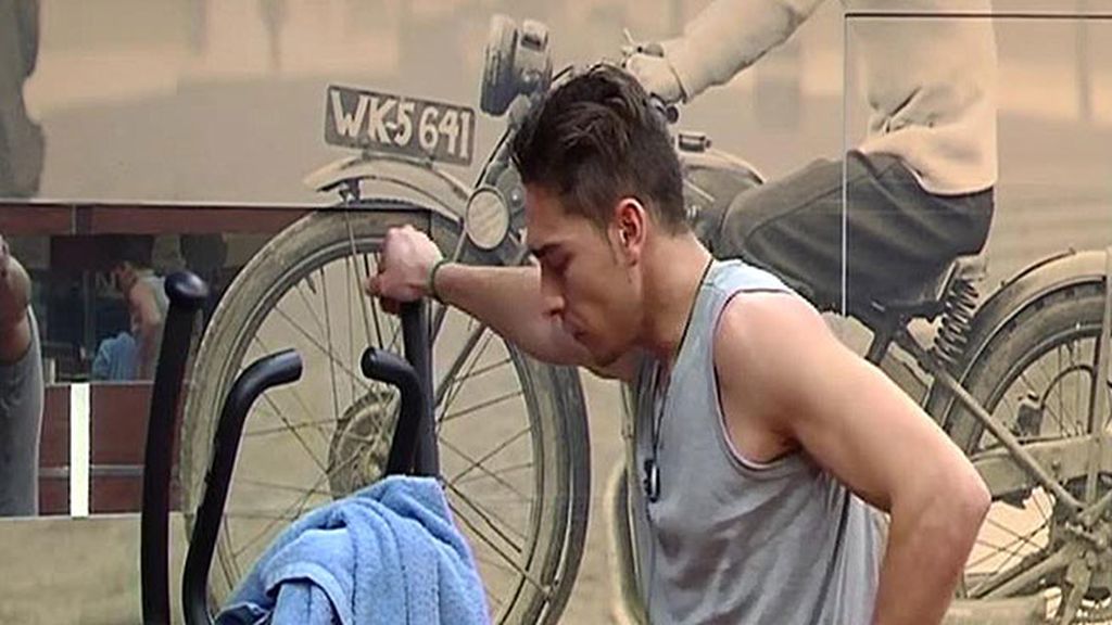 Los dos concursantes se ponen en forma en el gimnasio