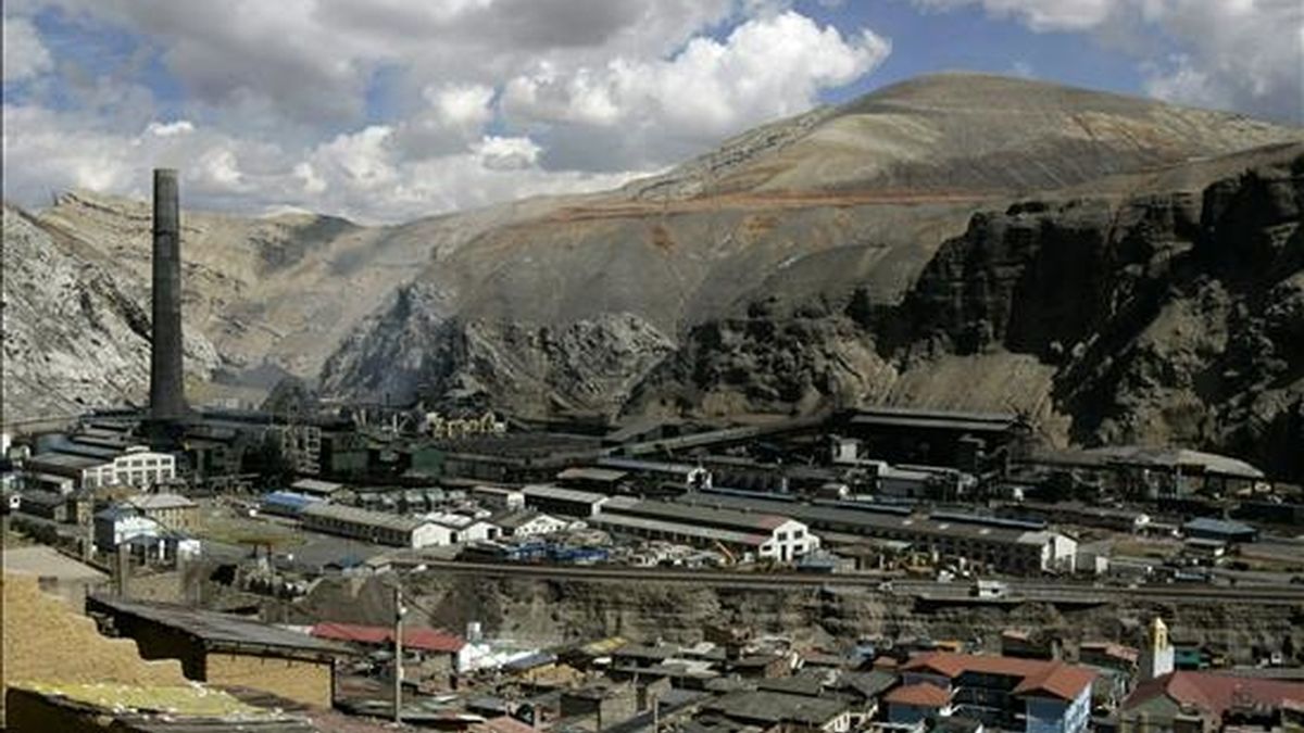 Doe Run Perú opera el Complejo Metalúrgico de La Oroya desde 1997, y la mina Cobriza, en Huancavelica, desde 1998, donde produce plomo, zinc, cobre, plata y oro, además de subproductos como el ácido sulfúrico y el indio. EFE/Archivo