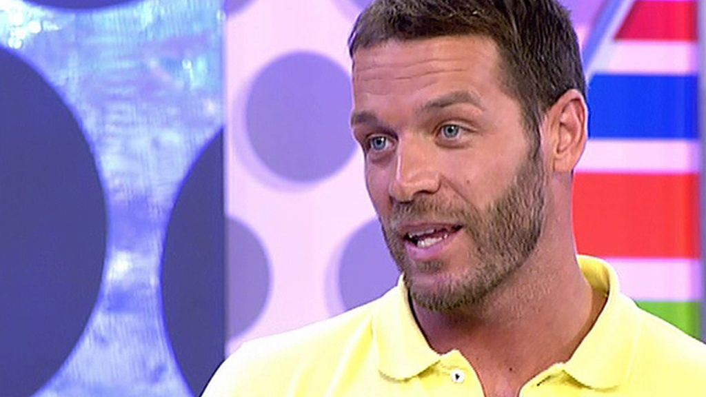 A petición popular, el extronista de 'Mujeres y hombres' presume de abdominales