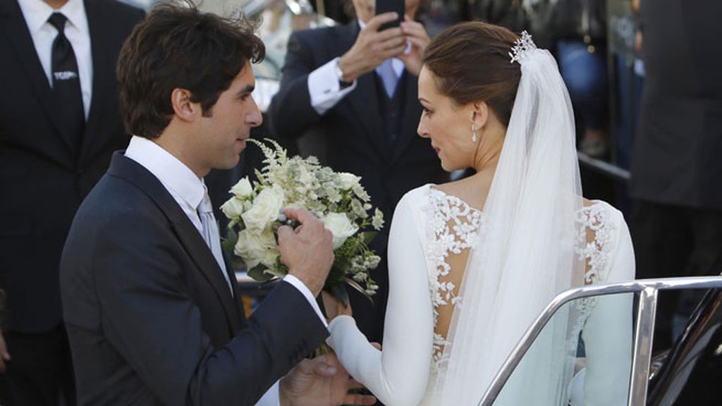 Sonrisas, besos, abrazos... así han sido los gestos de complicidad entre Cayetano y Eva