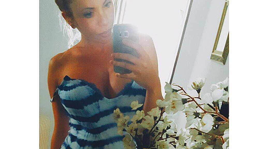 La extronista luce feliz su tripita premamá