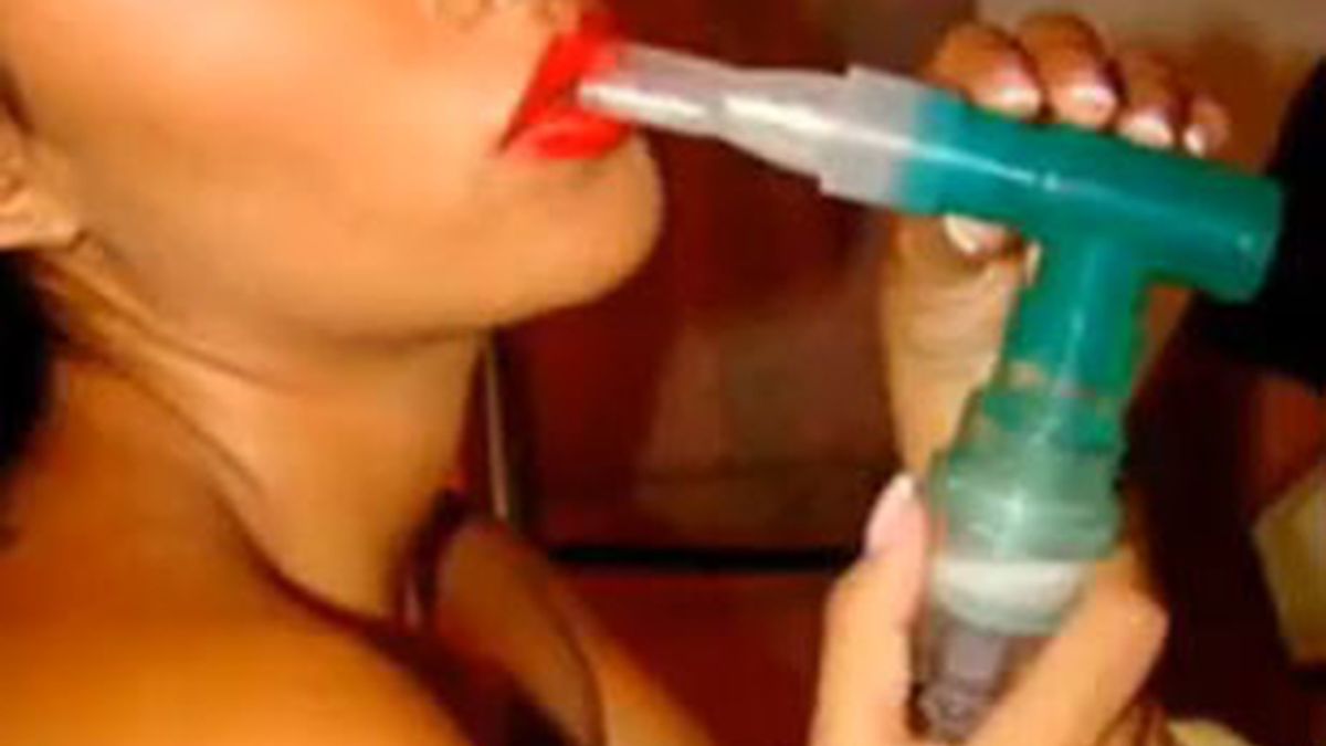 Los 'oxy shots' son lo último para emborracharse. Vídeo: Informativos Telecinco.