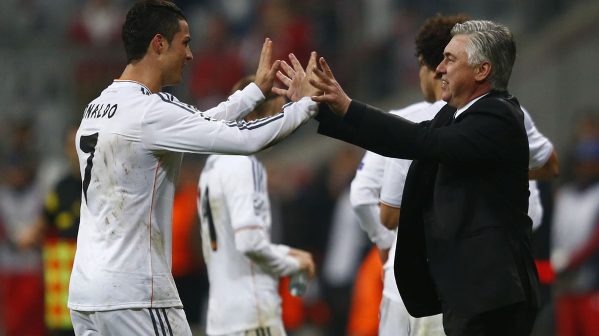 Carlo Ancelotti y Cristiano celebran el cuarto gol al Bayern de Munich