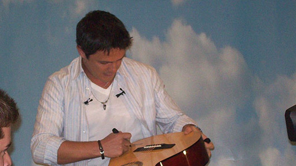 Alejandro Sanz regresa con 'Paraíso  Express'