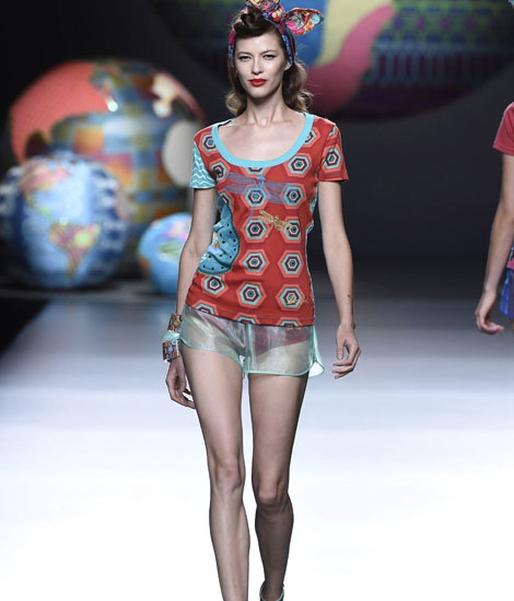 Color y grafismo en una colección que explota las señas de identidad de la firma