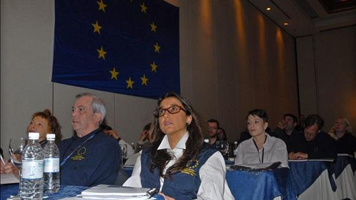 Un grupo de 40 observadores de la Unión Europea (UE) se prepara este viernes en Quito (Ecuador), para desplazarse mañana a las diferentes provincias de Ecuador donde comenzaran la supervisión de las elecciones generales que se celebrarán el próximo 26 de abril. EFE