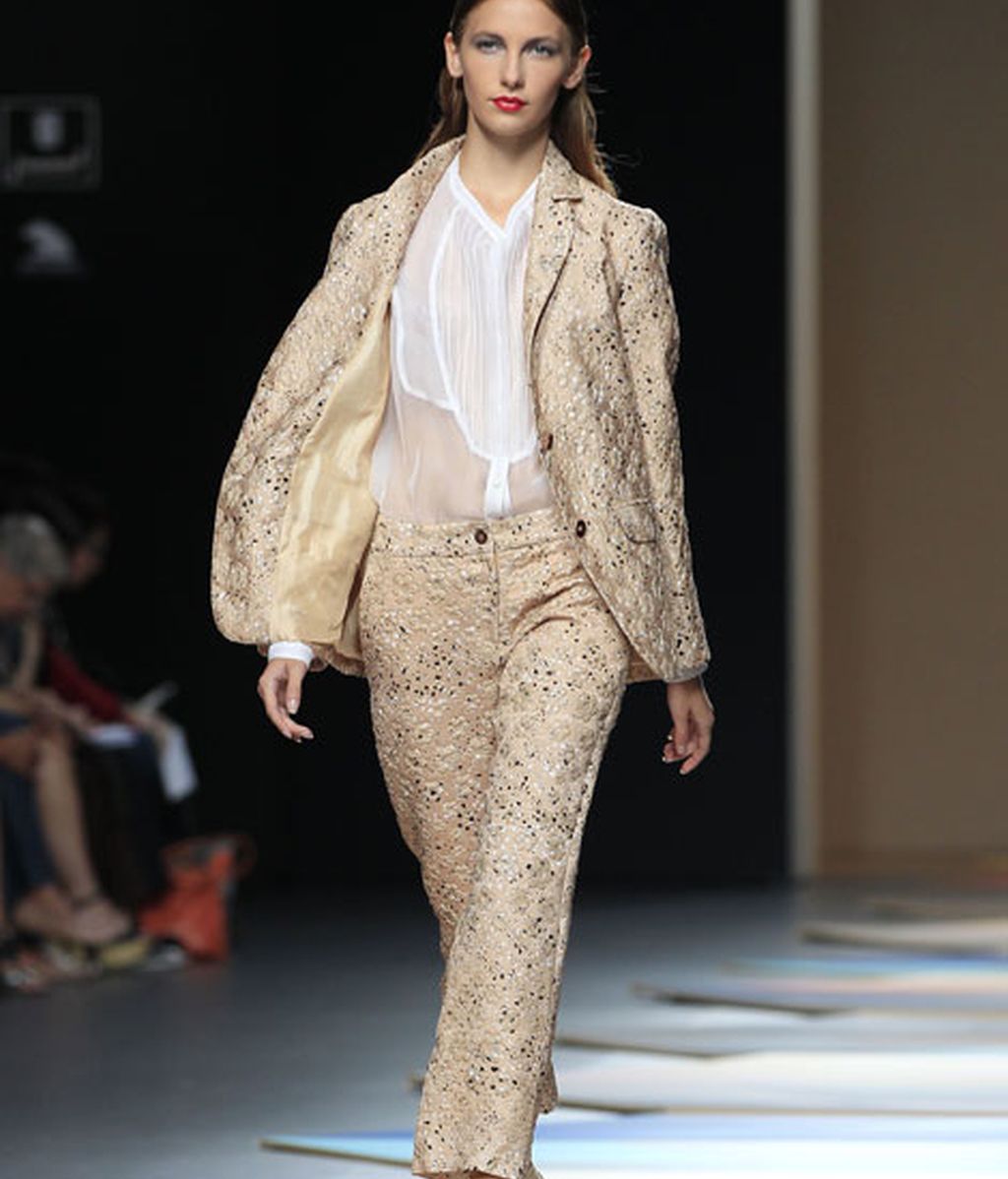 Líneas puras, geometrías y colores empolvados