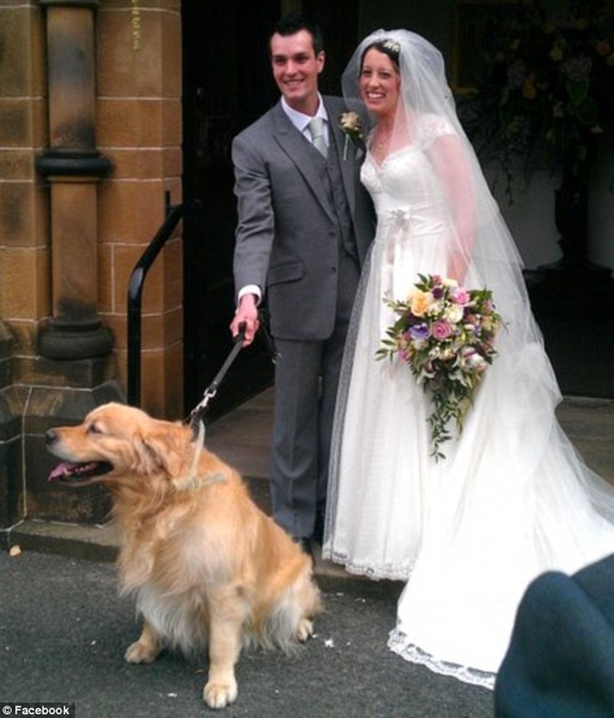 Ian Redmond, de 30 años,  y Gemma Houghton, de 27, en su boda