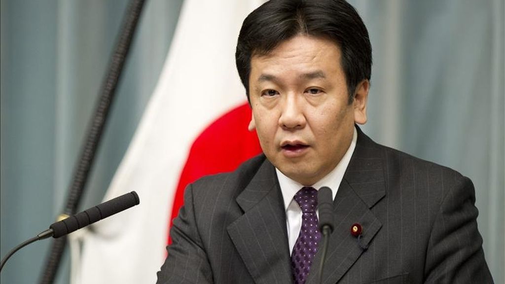 El jefe del Secretariado del Gabinete japonés, Yukio Edano, habla durante una conferencia de prensa sobre la situación actual de la planta de energía nuclear de Fukushima en la oficina del primer ministro en Tokio (Japón). EFE/Archivo
