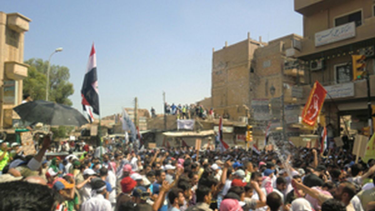Protestas contra el presidente Bashar Al-Assad en la provincia de Deir al-Zor. Foto: Reuters