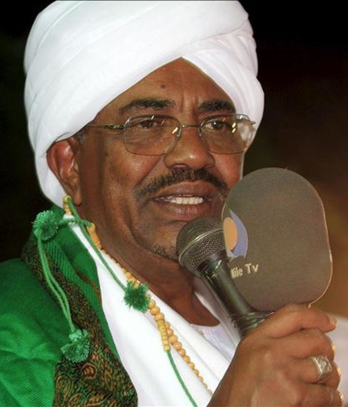 El presidente sudanés Omar al Bachir ofrece durante un discurso. EFE/Archivo