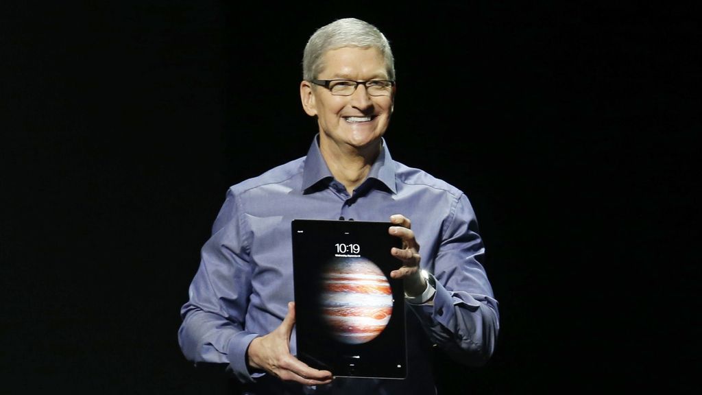 Tim Cook presenta orgulloso el nuevo iPad Pro