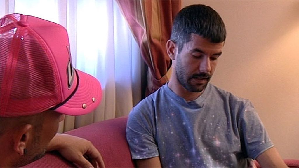 Pedriño, descolocado ante el retorno de Manu, cree vivir una película