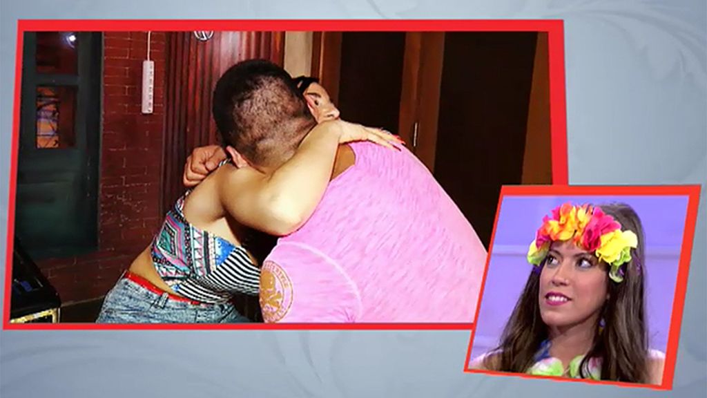 Ángel, a Elena: "¿Cuántos gramos tienes tienes de pecho?"