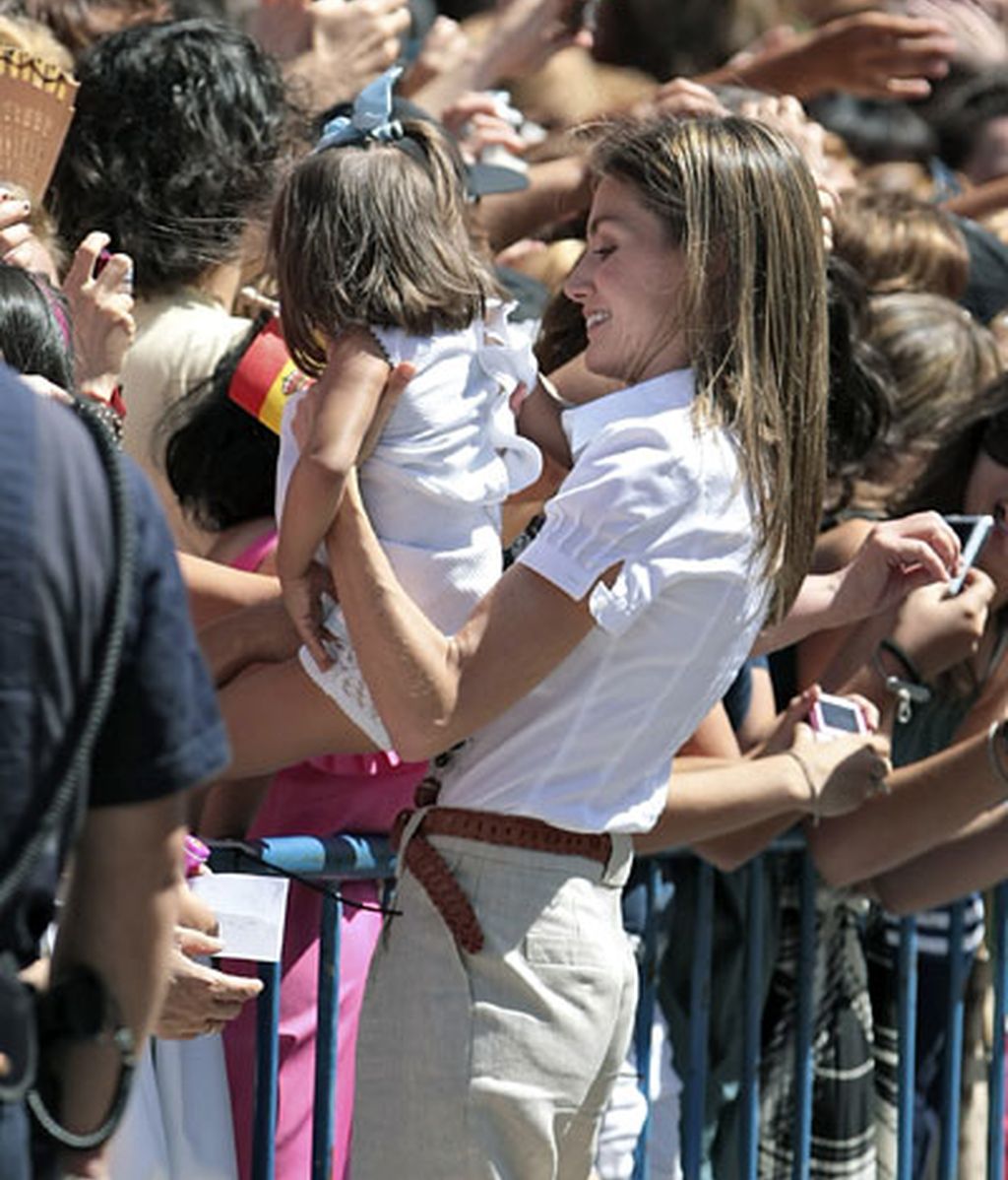 Doña Letizia acapara miradas y aplausos en Alcázar de San Juan