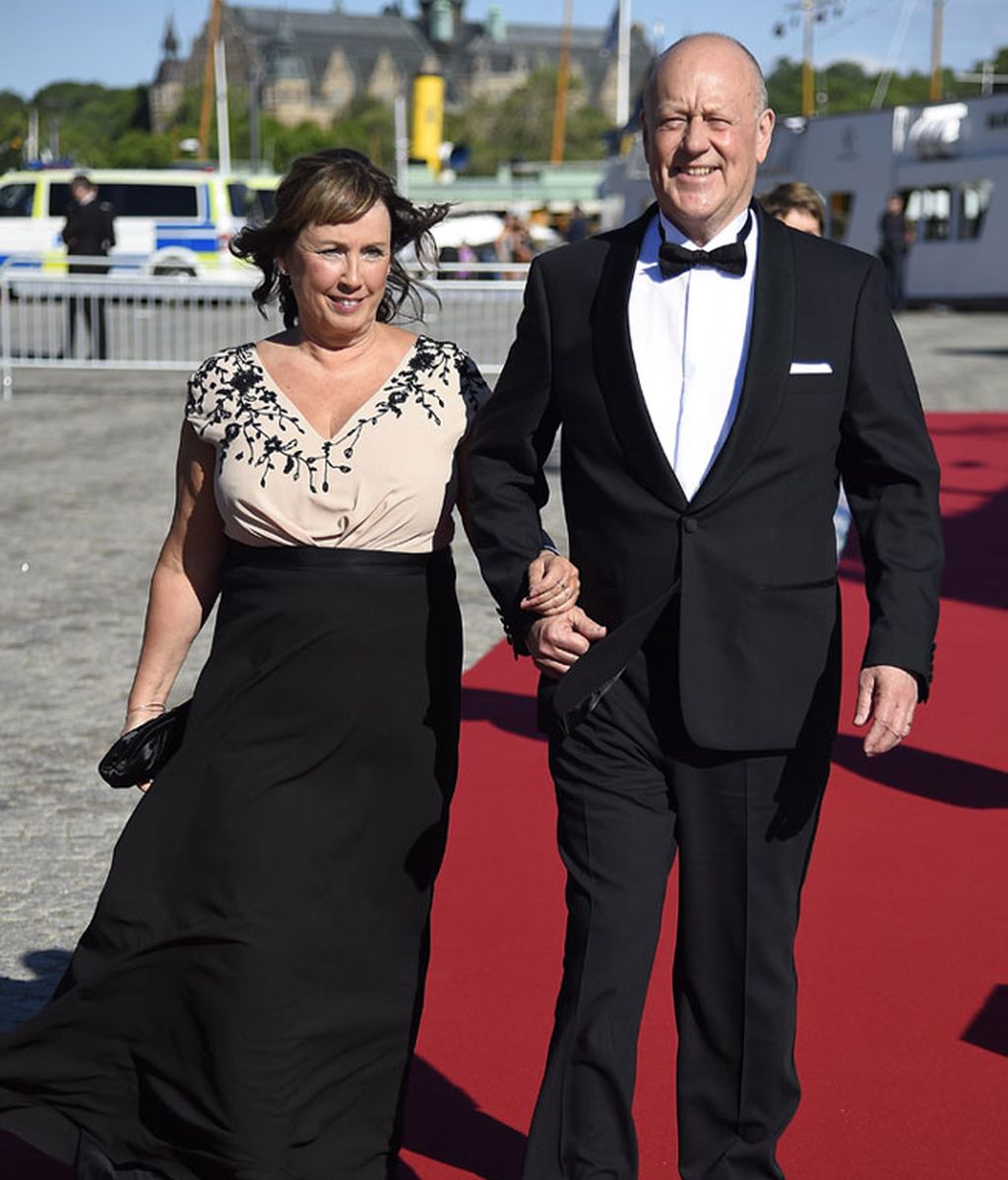 El príncipe Carlos Felipe y Sofia Hellqvist despiden su soltería con una cena de gala