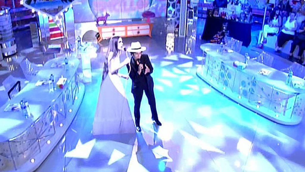 La colaboradora dedica la canción a sus tres directores