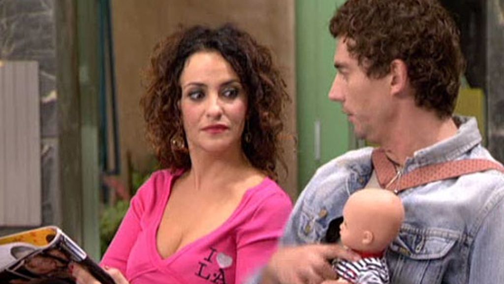 Paz escucha las penas de Luisma