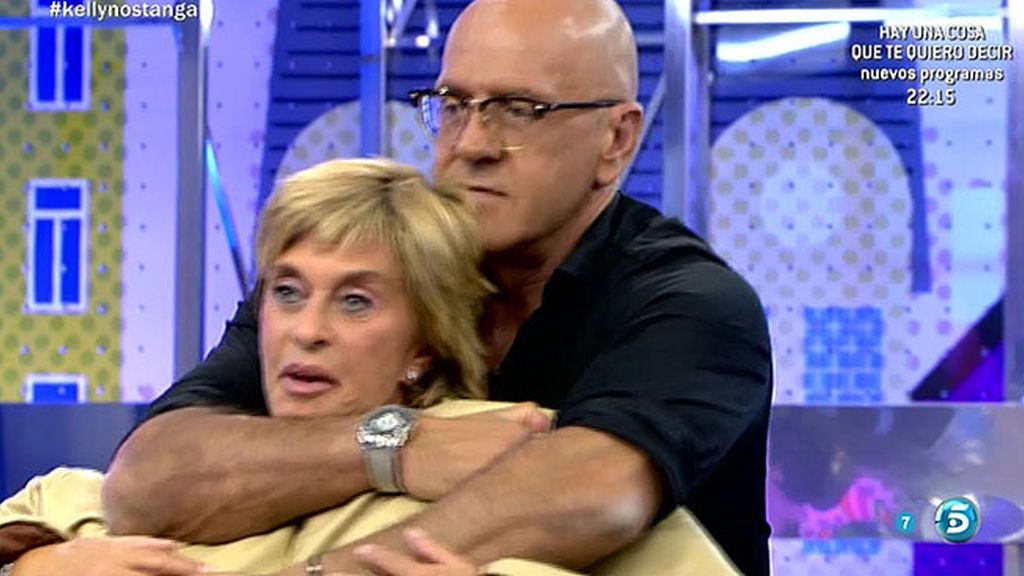 Vestida con un traje de sumo, Chelo acaba tumbada en el suelo