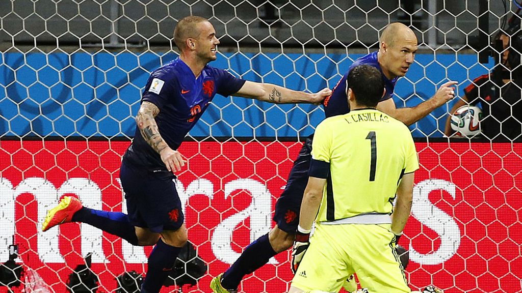 Casillas terminó de rodillas ante el empuje de los holandeses