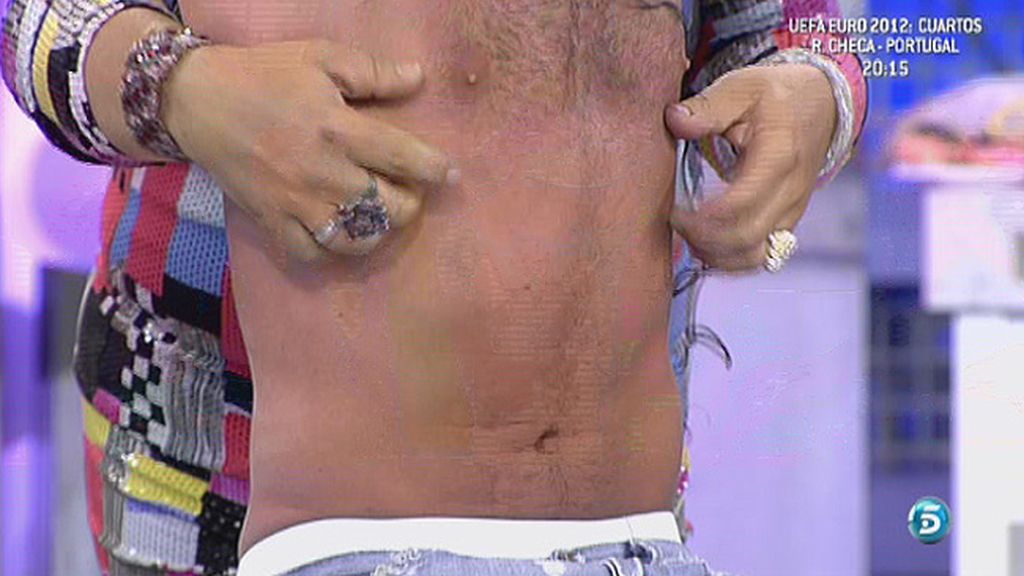 Demuestra a Kiko Hernández que tiene un cuerpo perfecto