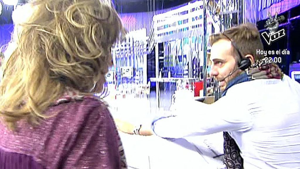 Tras unos segundos fuera de plató, la colaboradora regresaba